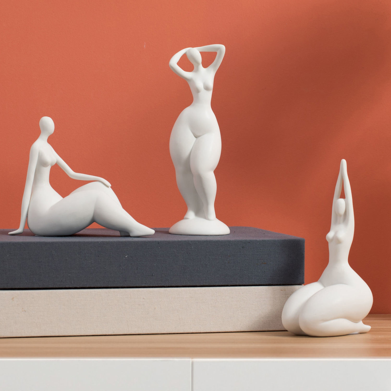 Home Office Yoga Room Ideas - Estatuilla de Yoga de cerámica abstracta